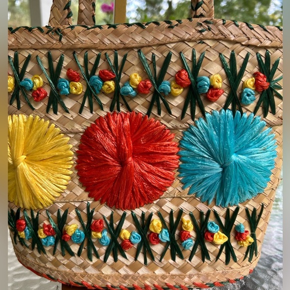 Vintage 1960 straw tote bag with embroidery flowers, fruit. - Picture 2 of 4